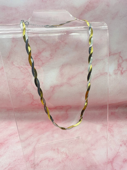 Two-color crossed choker