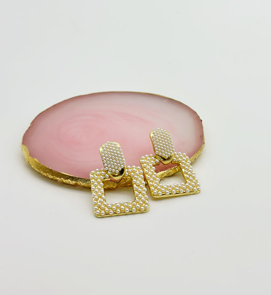Square in pearl